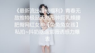 年輕可愛小美眉在大JJ小男友家中自拍視頻