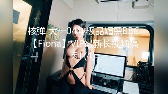 商场女厕偷拍背包职业装美女的小嫩B