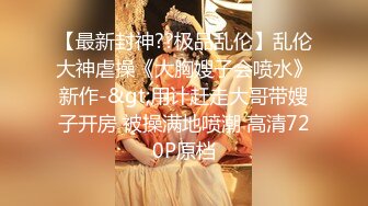 听话的LISA逃课出来KTV唱歌，被富二代拉进厕所吃鸡，真乖~