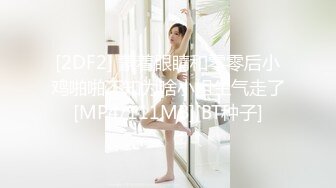 洗浴单间内用鸡巴调戏的技师美女有对白