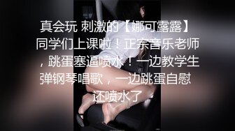 乖巧听话的小骚妹让大哥调教，深喉口交大鸡巴让小哥从浴室干到床上，后入蜜桃臀大鸡巴一插到底快给她干哭了