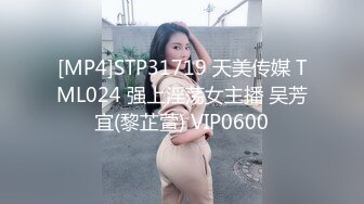 写字楼女厕蹲守白色穿搭高冷短发美妞⭐被操得微黑的嫩穴四处乱喷