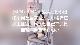 真敢玩！美女主播小酒窝长睫毛8.9一多自虐大秀穿着情趣内衣玩滴蜡直接滴小穴上看着都疼