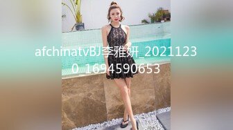 大神潜入南灵百货商场隔板女厕 手持移动设备偷拍美女尿尿牛仔裤长发气质美女