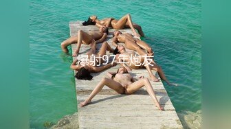 F罩杯八字巨乳女神，吊带小背心，大奶呼之欲出，换上睡衣揉奶摸穴，粉嫩大乳晕，给炮友打飞机