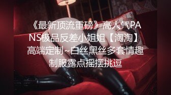 《魔手外购极品CP》地铁女厕偸拍络绎不绝的年轻小姐姐方便 美女多亮点多，妹子换奶罩一对大奶又圆又挺手感绝对一流 (2)