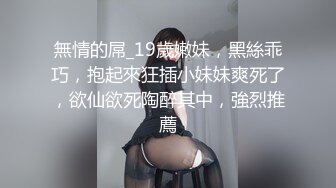 双飞漂亮美女身材苗条细长腿穿上黑丝白丝享受帝王般服务逼逼换着操貌似逼操多了很难射还要手机边看小电影边操