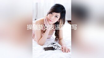 美容院上班的漂亮小美女与客户开小灶