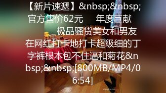 [MP4]G奶爆乳骚熟女3P伺候，尽情揉捏大奶子，两根JB轮流舔太骚了，扛起腿爆操前后夹击-