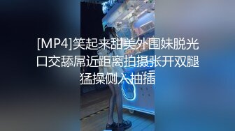 抠逼超带劲的小女人，全程露脸红肚兜诱惑，高潮冒白浆奶子自己要抓爆