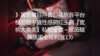 女朋友打赌输了罚她不准穿衣服做饭 身材还是相当的不错