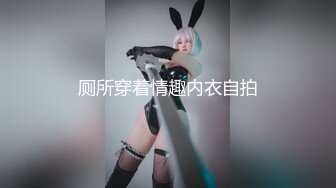 三个中年妇女玩弄一个大哥全程露脸丝袜情趣，大黑牛自慰骚穴特写展示，口交大鸡巴让大哥轮流爆草干的直冒汗