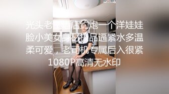 【OnlyFans】逃亡JJ爱KK，狂干群P，大型淫乱场面，两人真实夫妻，女的身材超级棒，群p的场面太过震撼 10