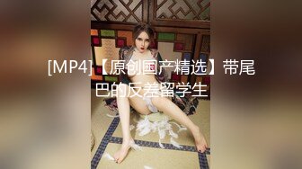 童颜巨乳G奶小骚货，笑起来甜美，揉捏两个大奶子，振动棒抽插无毛粉穴，吸吮自己奶头，扭动搔首弄姿