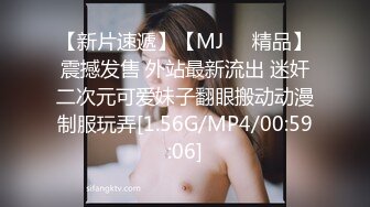 《魔手外购秘极品CP》厕拍达人潜伏女厕独占坑位隔板缝逼脸同框现场实拍多位小姐姐方便，极品肉丝美腿高颜美女擦逼的动作都好看 (1)