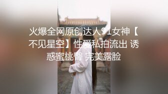 抹胸熟女试衣